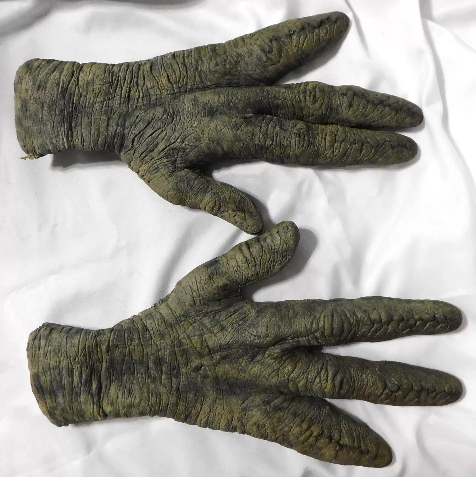 "Falling Skies" - Pair of Cochise Gloves #2